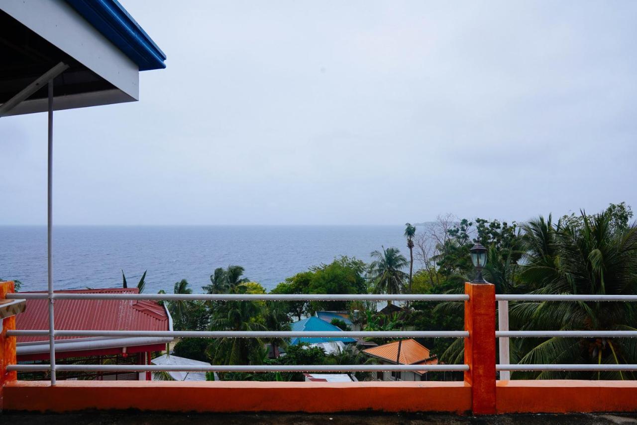 C Star Travellers Inn Oslob Eksteriør billede
