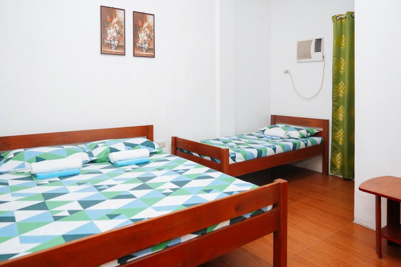 C Star Travellers Inn Oslob Eksteriør billede