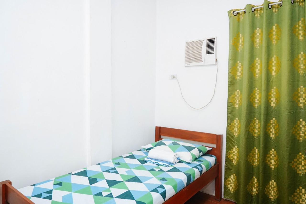 C Star Travellers Inn Oslob Eksteriør billede